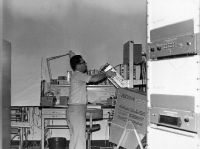 0030 - Piero in laboratorio - 1970.jpg